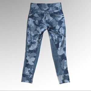 Athleta Essex Hybrid Gray Camo Tight, Size Med